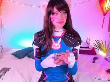 Girls and cam to cam: Watch as these sophisticated entertainers uncover their stunning costumes and curvaceous curves online!