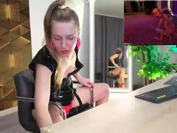 Girls and cam to cam: Watch as these sophisticated entertainers uncover their stunning costumes and curvaceous curves online!