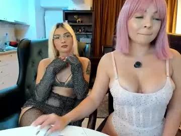 Girls and cam to cam: Watch as these sophisticated entertainers uncover their stunning costumes and curvaceous curves online!