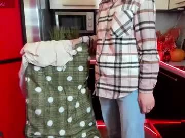 Girls and cam to cam: Watch as these sophisticated entertainers uncover their stunning costumes and curvaceous curves online!