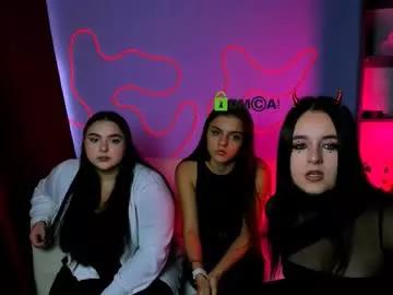 Girls and cam to cam: Watch as these sophisticated entertainers uncover their stunning costumes and curvaceous curves online!