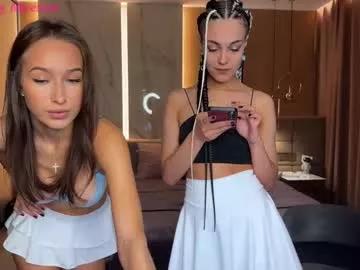 Girls and cam to cam: Watch as these sophisticated entertainers uncover their stunning costumes and curvaceous curves online!
