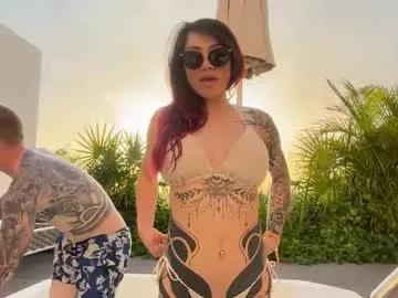 Girls and cam to cam: Watch as these sophisticated entertainers uncover their stunning costumes and curvaceous curves online!