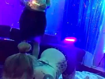 Girls and cam to cam: Watch as these sophisticated entertainers uncover their stunning costumes and curvaceous curves online!
