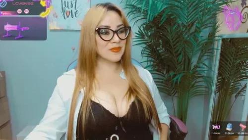 Girls and cam to cam: Watch as these sophisticated entertainers uncover their stunning costumes and curvaceous curves online!