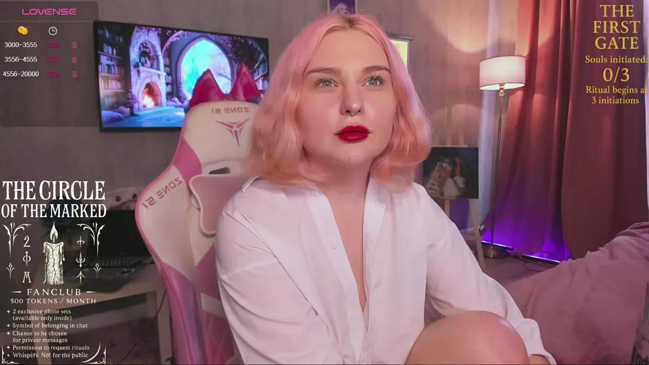 Girls and cam to cam: Watch as these sophisticated entertainers uncover their stunning costumes and curvaceous curves online!