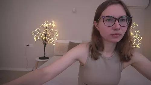 avrorasnow from Cherry is Freechat