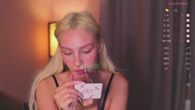 Photos of babeholly from Cherry is Freechat