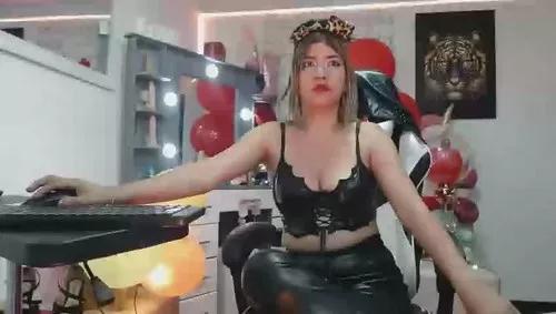 Girls and cam to cam: Watch as these sophisticated entertainers uncover their stunning costumes and curvaceous curves online!