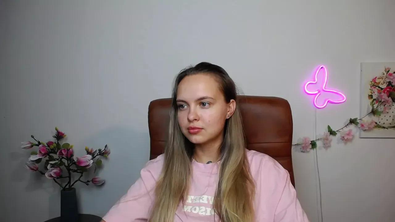 khaleesimoon from Cherry is Freechat