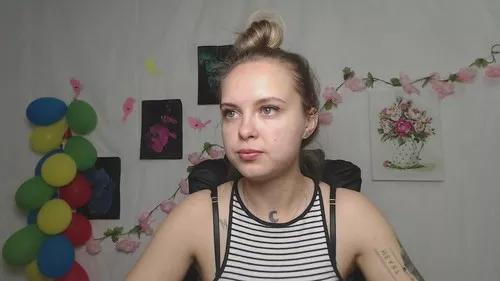 khaleesimoon from Cherry is Freechat