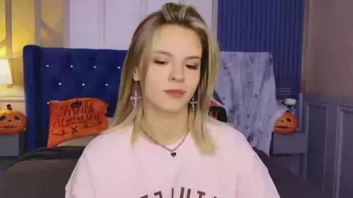 Photos of kiararolls from Cherry is Freechat