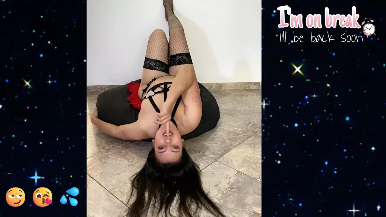 Girls and cam to cam: Watch as these sophisticated entertainers uncover their stunning costumes and curvaceous curves online!