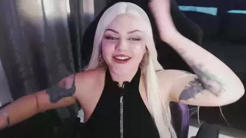 thelunagoddess from Cherry is Freechat