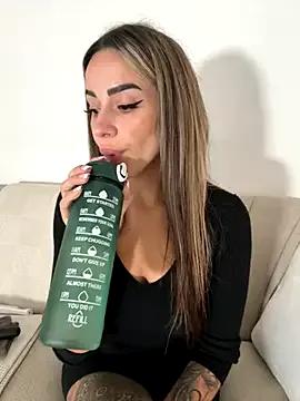 -Alisa from StripChat is Freechat