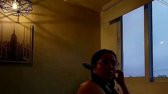_Victoria_Collins from StripChat is Freechat