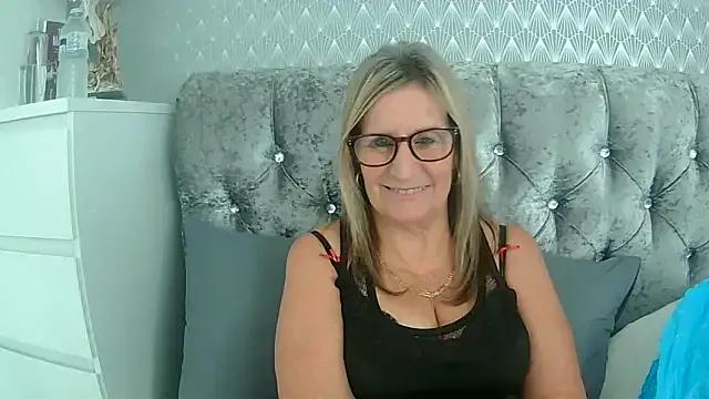 Additive_Mature_Linda from StripChat is Freechat