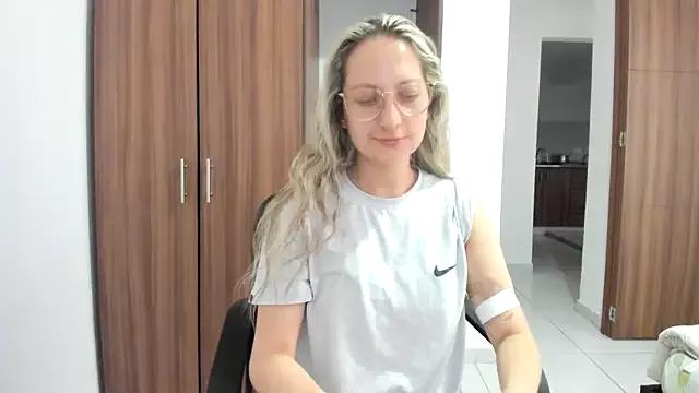 Girls and cam to cam: Watch as these sophisticated entertainers uncover their stunning costumes and curvaceous curves online!