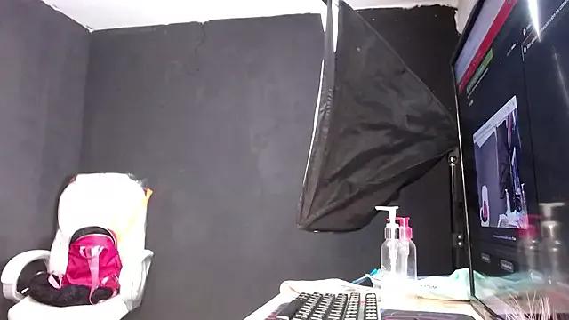 Aishaahot from StripChat is Freechat