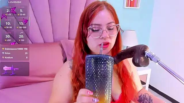 alana_glasses from StripChat is Freechat