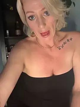 AlessandraBee from StripChat is Freechat