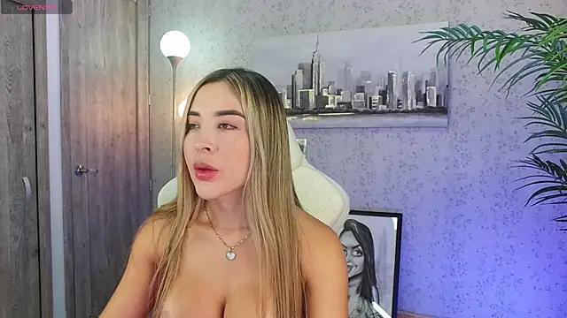 Alexa_seexy1 from StripChat is Freechat