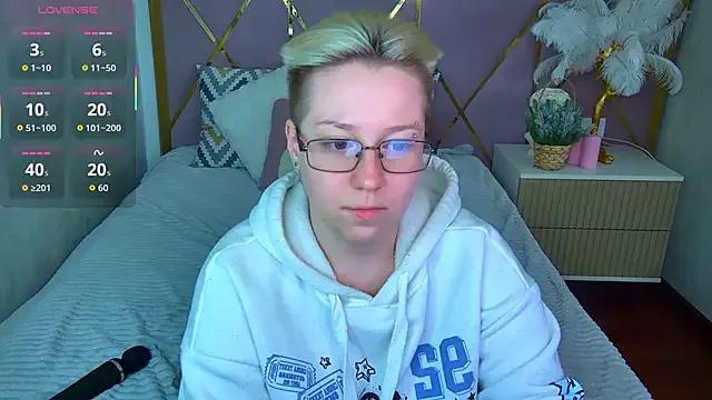 AlexandraGreen from StripChat is Freechat