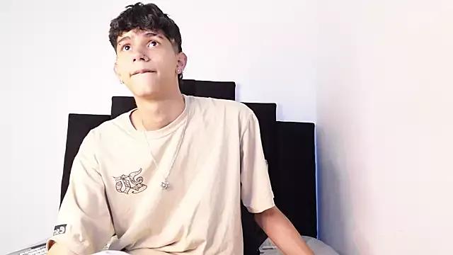 alexmark_ from StripChat is Freechat