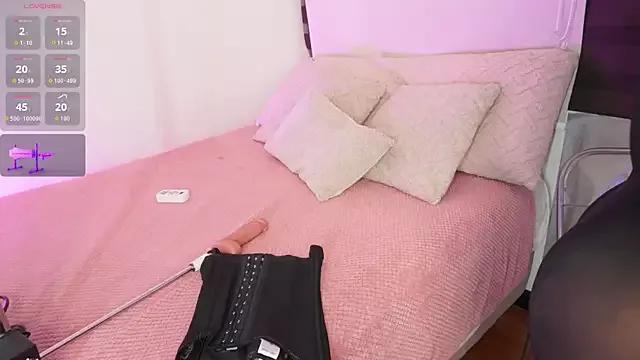 Girls and cam to cam: Watch as these sophisticated entertainers uncover their stunning costumes and curvaceous curves online!