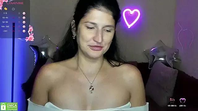 Girls and cam to cam: Watch as these sophisticated entertainers uncover their stunning costumes and curvaceous curves online!