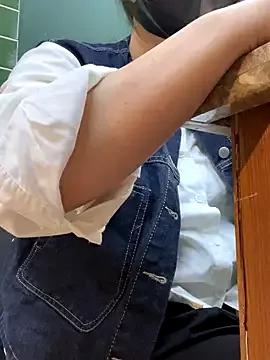 Alice9988 from StripChat is Freechat