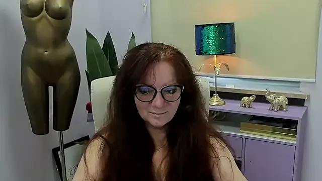 Girls and cam to cam: Watch as these sophisticated entertainers uncover their stunning costumes and curvaceous curves online!