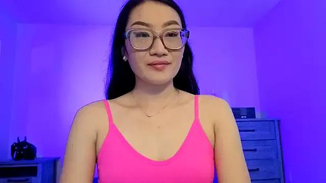 Aliciaz3 from StripChat is Freechat