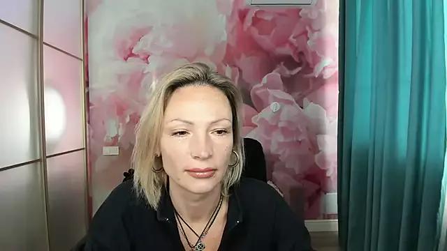 AlinaMoor from StripChat is Freechat