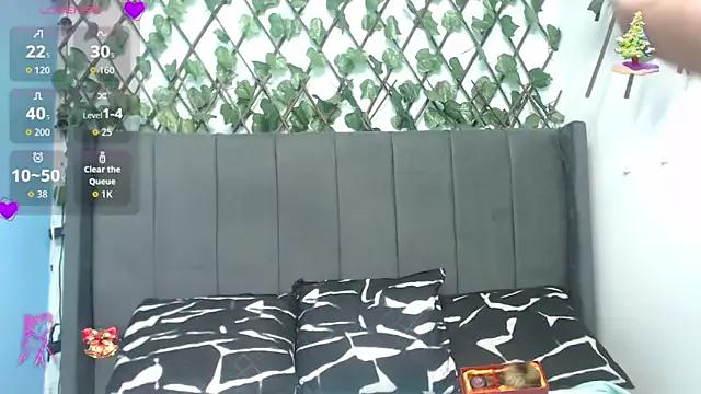 ALISSEE_ from StripChat is Freechat