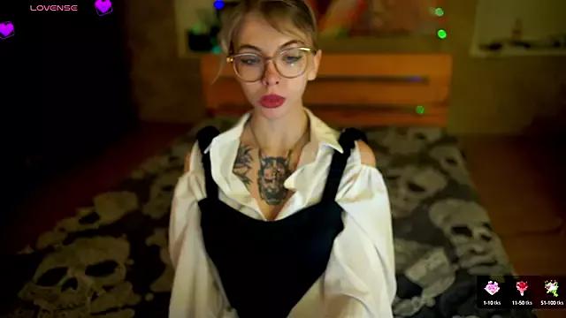 Girls and cam to cam: Watch as these sophisticated entertainers uncover their stunning costumes and curvaceous curves online!