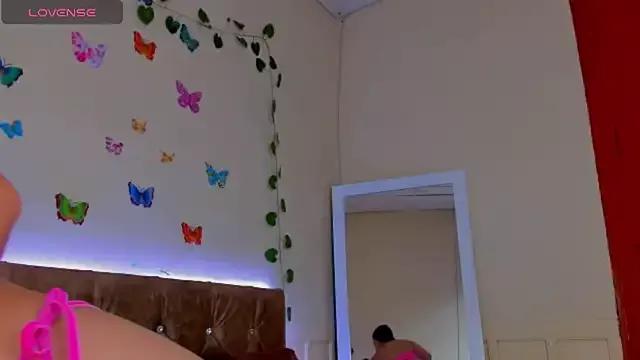 Alondra_gomezz from StripChat is Freechat