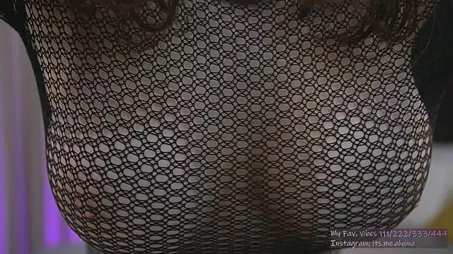 Alyonaqueen_ from StripChat is Freechat