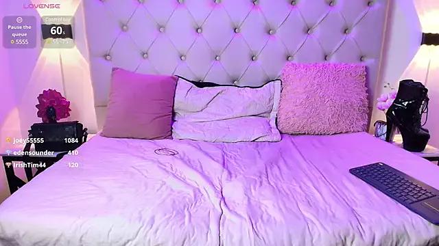 Girls and cam to cam: Watch as these sophisticated entertainers uncover their stunning costumes and curvaceous curves online!