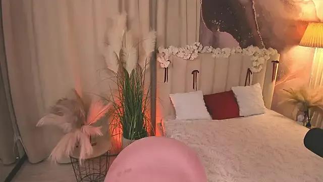 Girls and cam to cam: Watch as these sophisticated entertainers uncover their stunning costumes and curvaceous curves online!