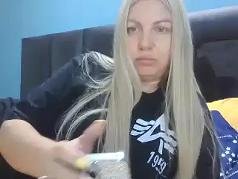 AmandaaLaSexyq from StripChat is Freechat