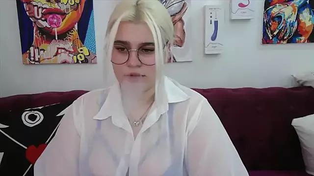 Girls and cam to cam: Watch as these sophisticated entertainers uncover their stunning costumes and curvaceous curves online!