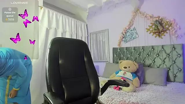 AmiraAbadi from StripChat is Freechat