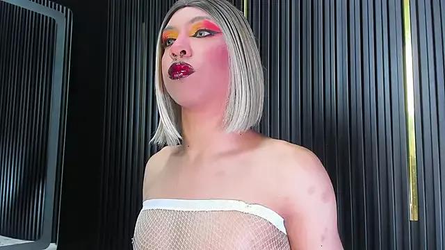 Girls and cam to cam: Watch as these sophisticated entertainers uncover their stunning costumes and curvaceous curves online!