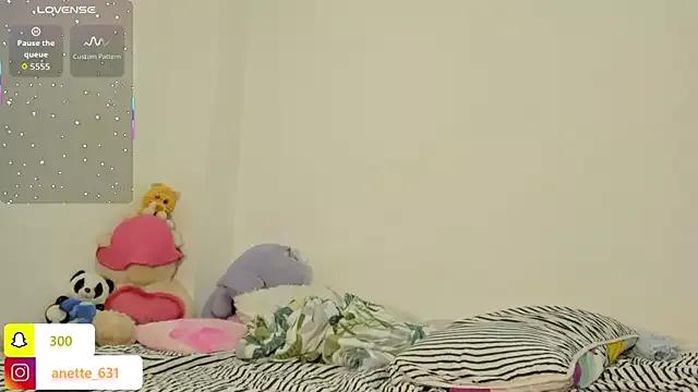 Anette_ from StripChat is Freechat