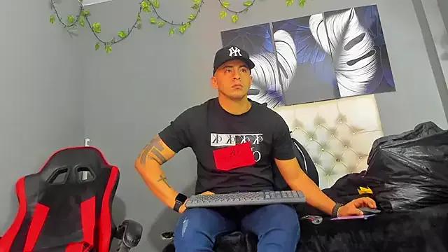 Girls and cam to cam: Watch as these sophisticated entertainers uncover their stunning costumes and curvaceous curves online!