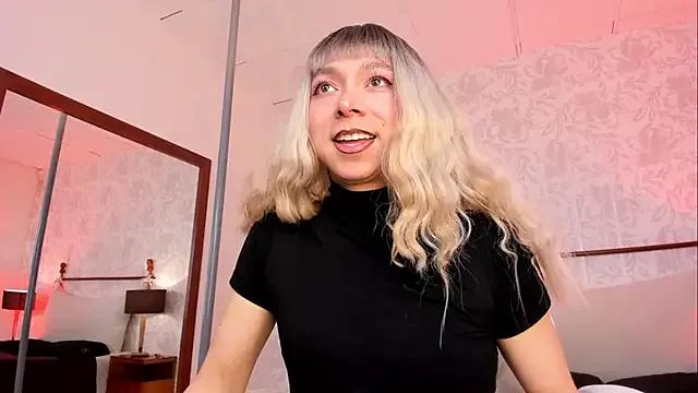 Angelgolden_ from StripChat is Freechat