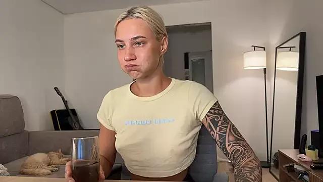 Girls and cam to cam: Watch as these sophisticated entertainers uncover their stunning costumes and curvaceous curves online!