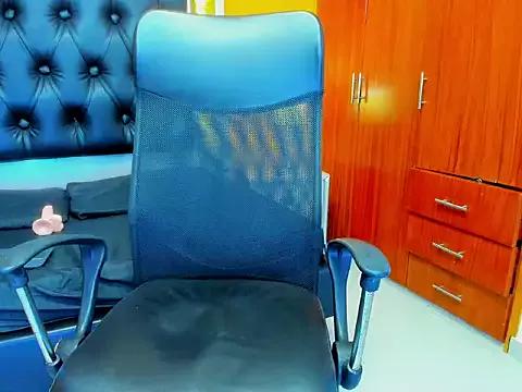 Annylittle_ from StripChat is Freechat