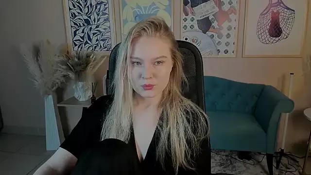 aprilserenity from StripChat is Freechat